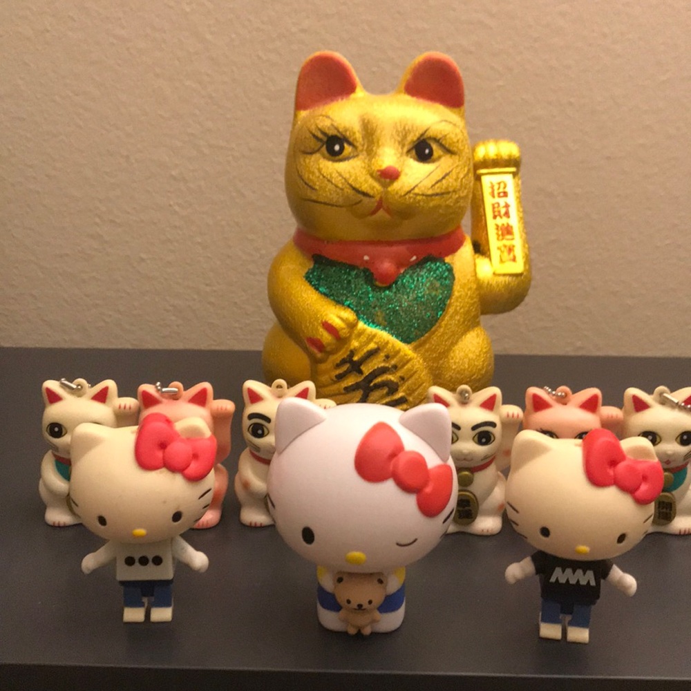 Hello Kitty & Lucky cats 10 for 25$ only Sale!